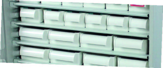 Cajetines en estantes de carros de medicacion